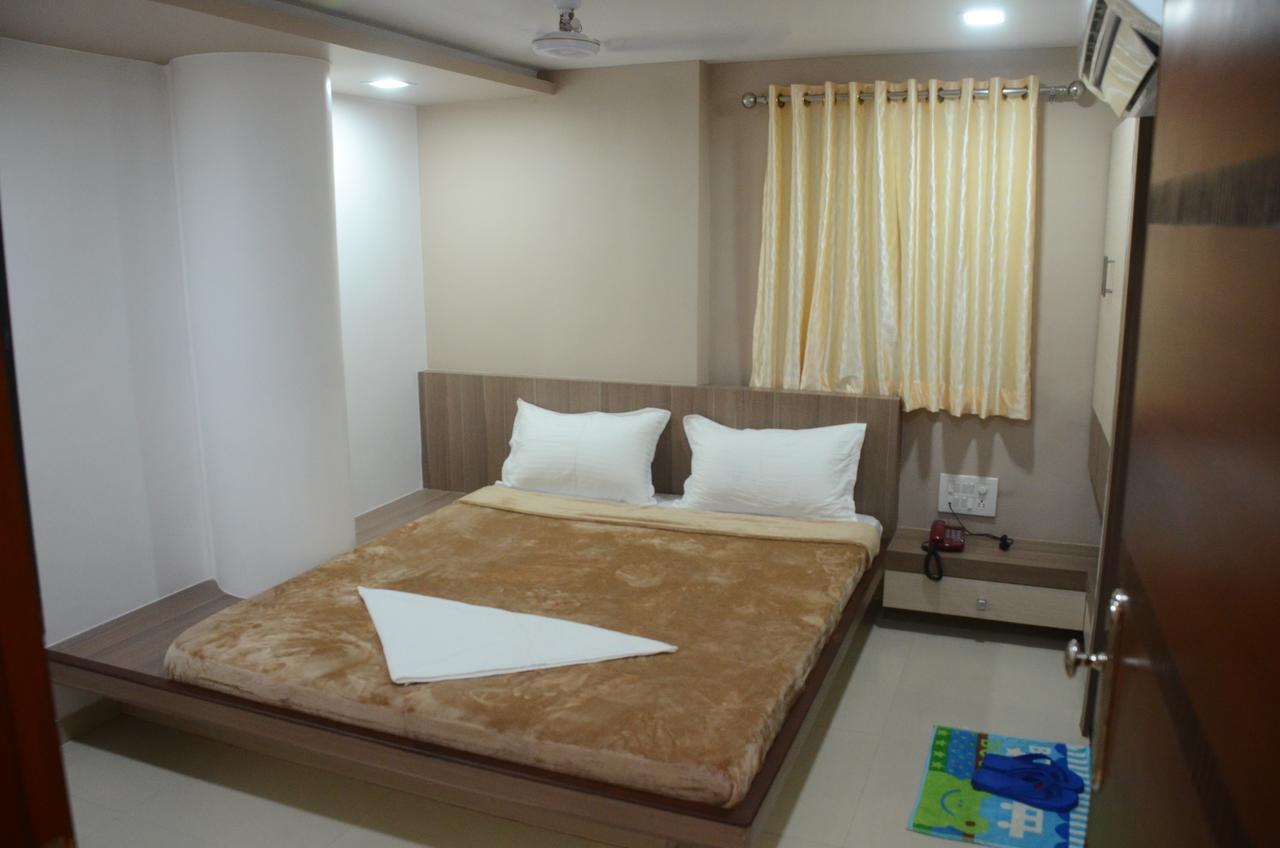 Hotel Ideal Vadodara Dış mekan fotoğraf