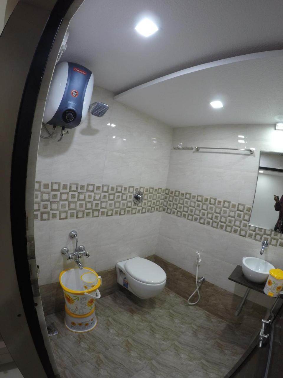 Hotel Ideal Vadodara Oda fotoğraf