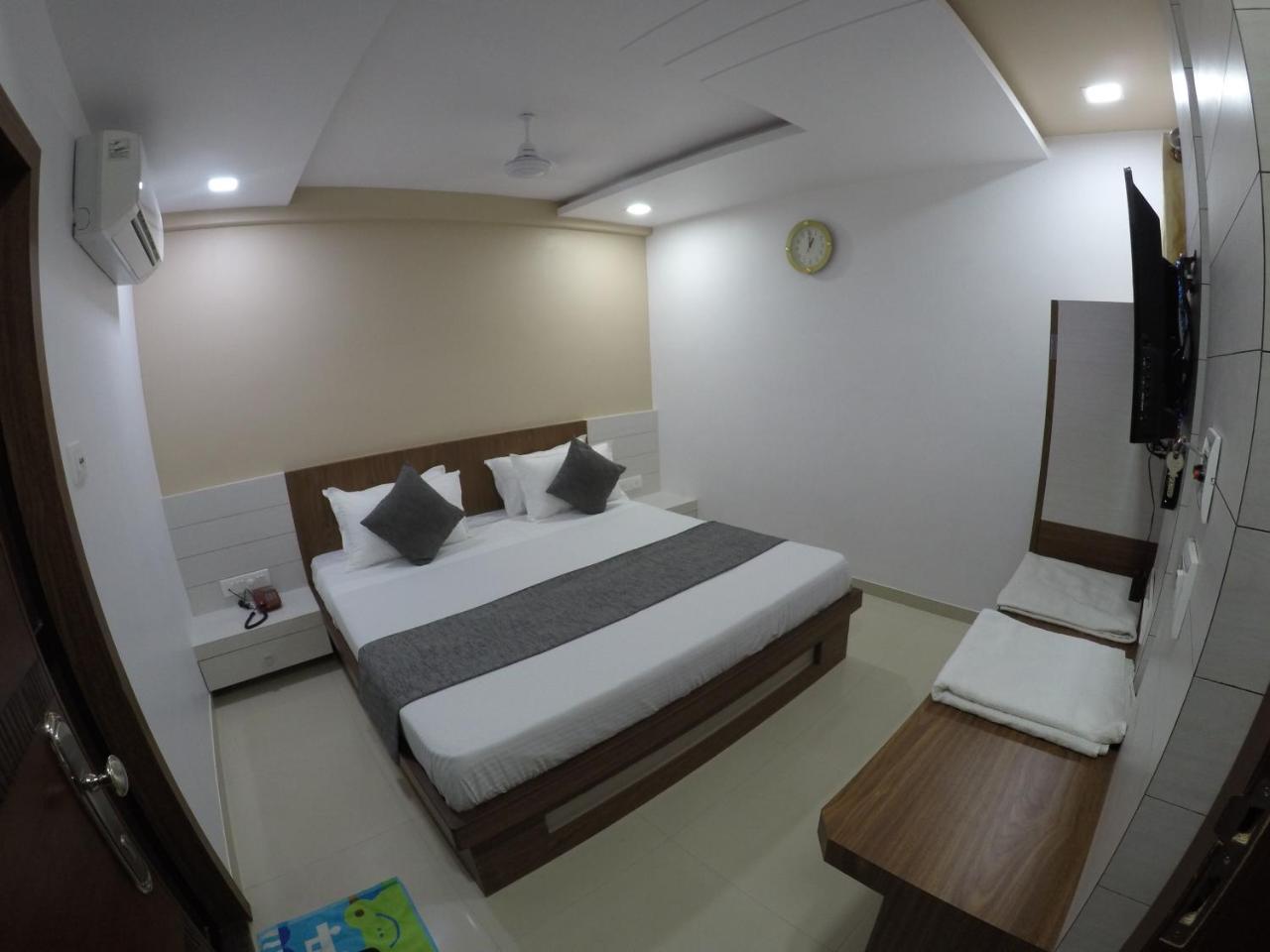 Hotel Ideal Vadodara Dış mekan fotoğraf